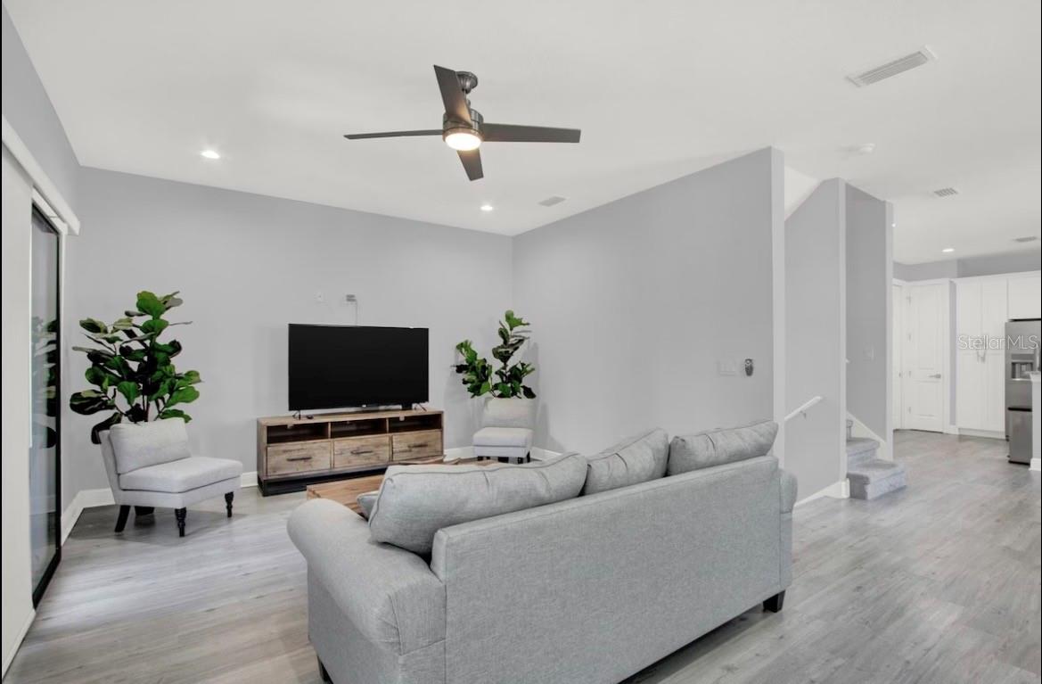 COURIER CITY - Residential Lease