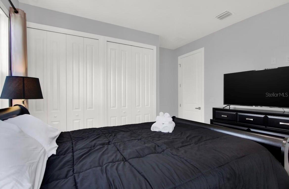 COURIER CITY - Residential Lease