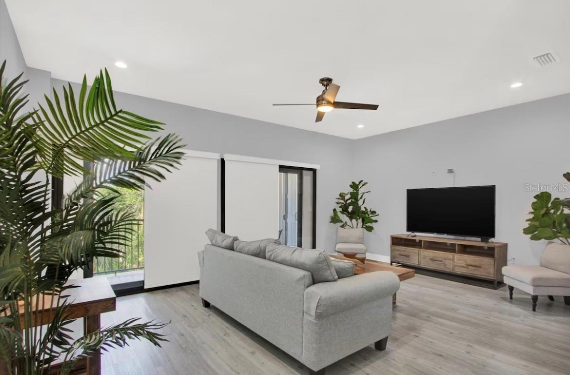 COURIER CITY - Residential Lease