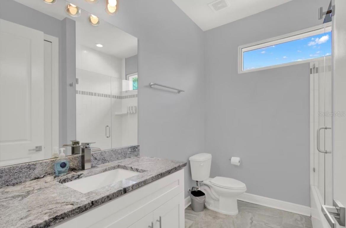 COURIER CITY - Residential Lease