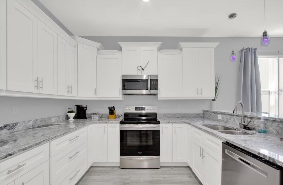 COURIER CITY - Residential Lease