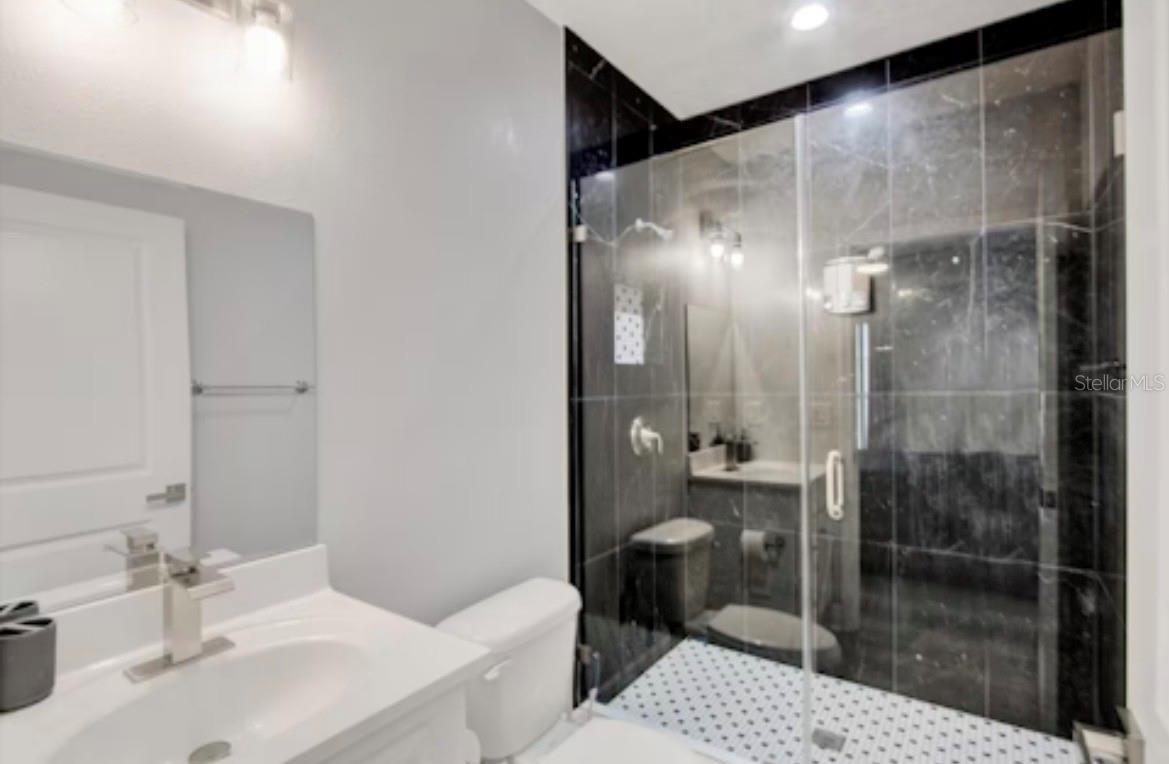 COURIER CITY - Residential Lease