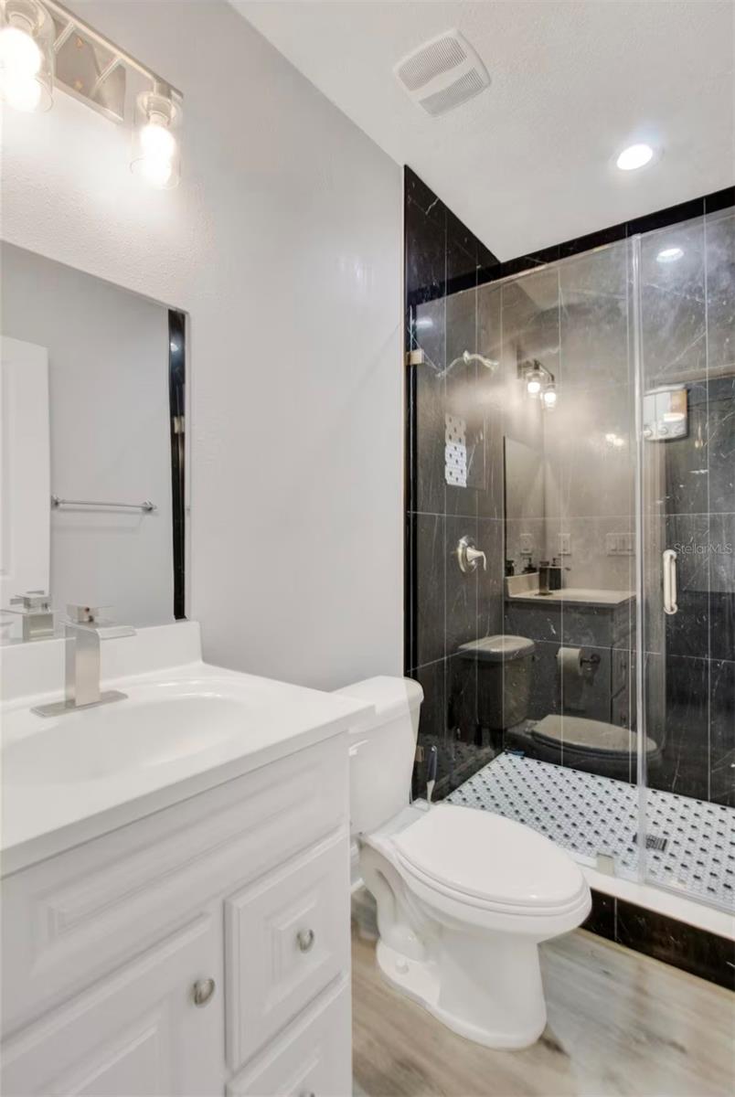 COURIER CITY - Residential Lease