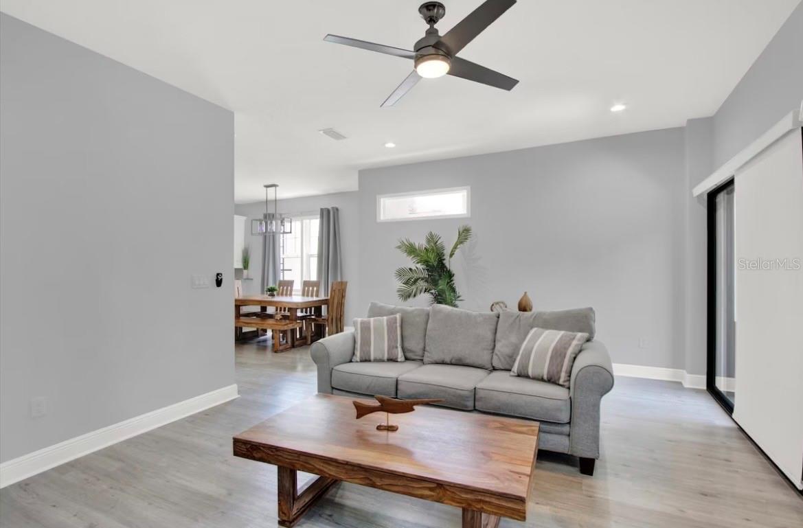 COURIER CITY - Residential Lease