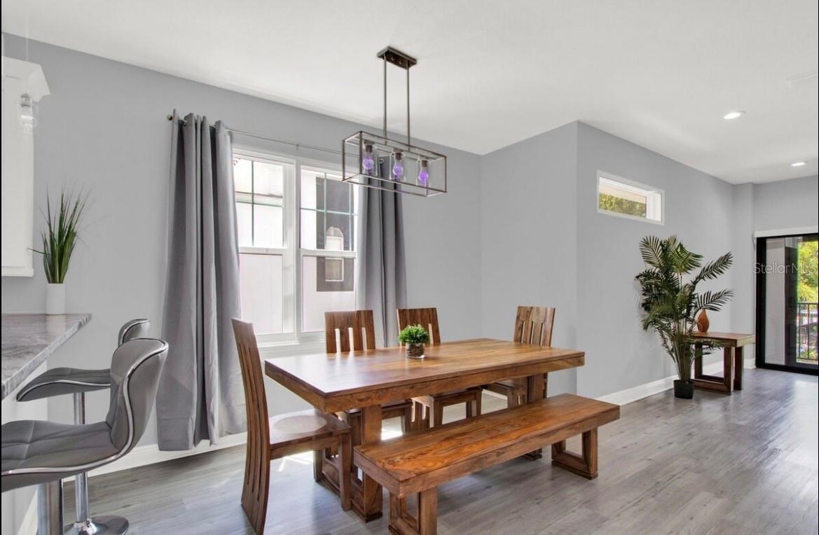 COURIER CITY - Residential Lease