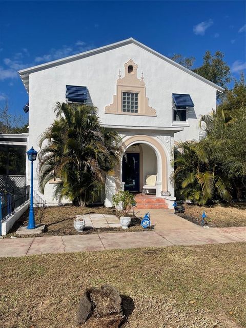 A home in HOWEY IN THE HILLS