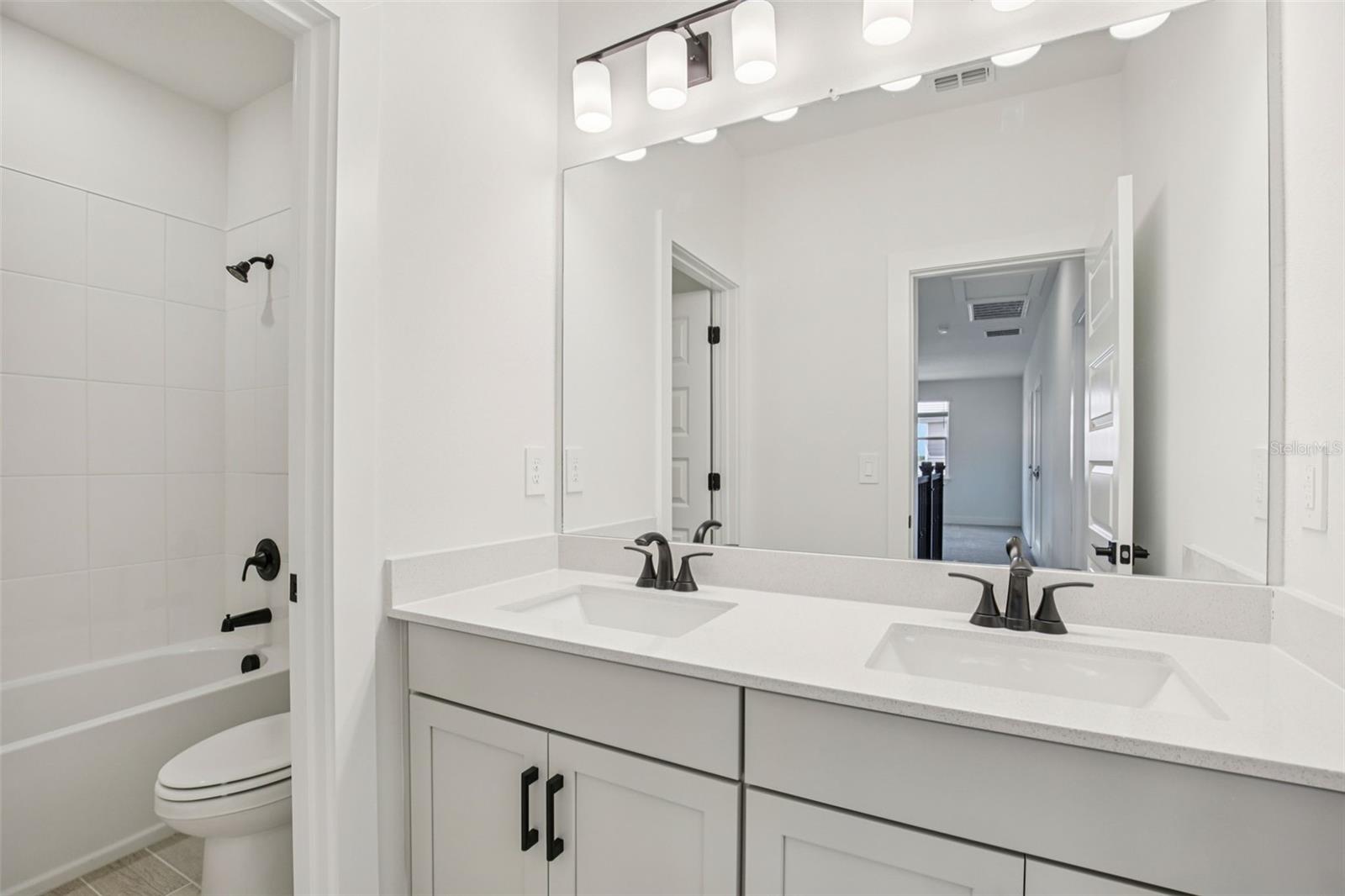 MAGNOLIA BAY - Residential