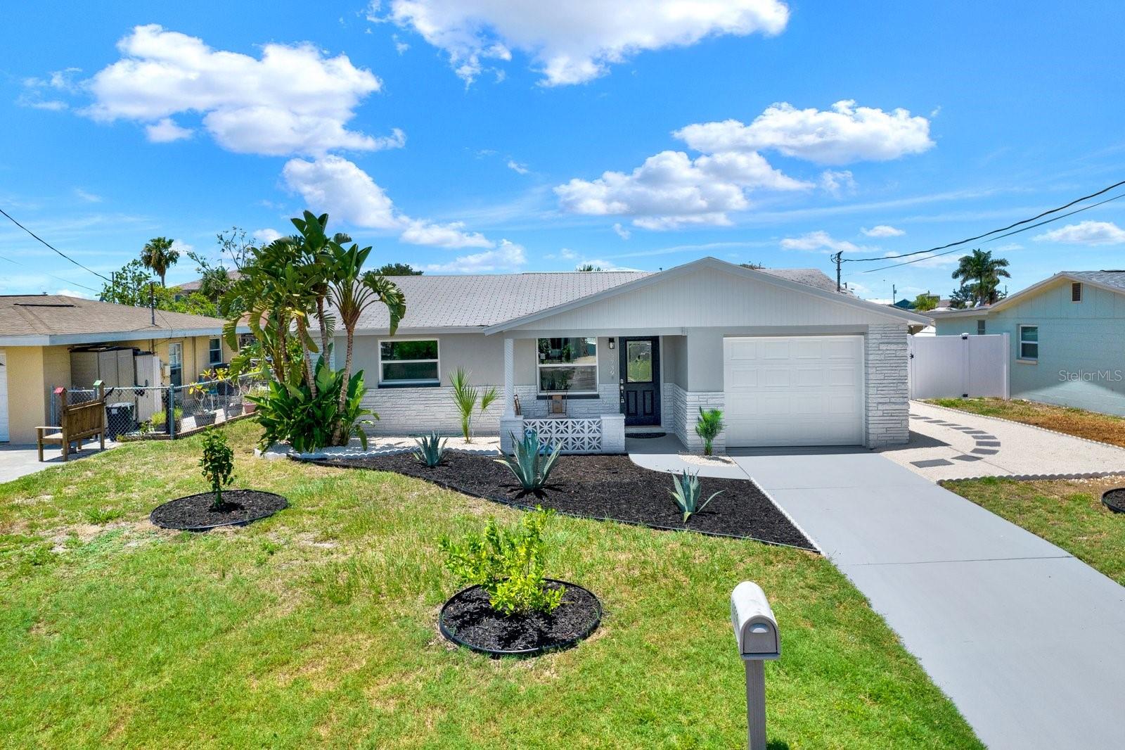 Incredibly beautiful house with 2 rooms and 2 bathrooms, 1 car garage, sun room / office, with a view of the water. High-quality repairs and new appliances. This place can safely be called a home for any family. Do not miss your opportunity to book a viewing. DIRECT GULF ACCESS from your backyard! WATERFRONT SPECIAL with NO HOA! This home on a saltwater canal providing seamless access to the Gulf of Mexico. Located off Hwy 19 for shopping, restaurants and hospital nearby. Just 15 minutes to the Expressway for easy access to Downtown Tampa and the airports.