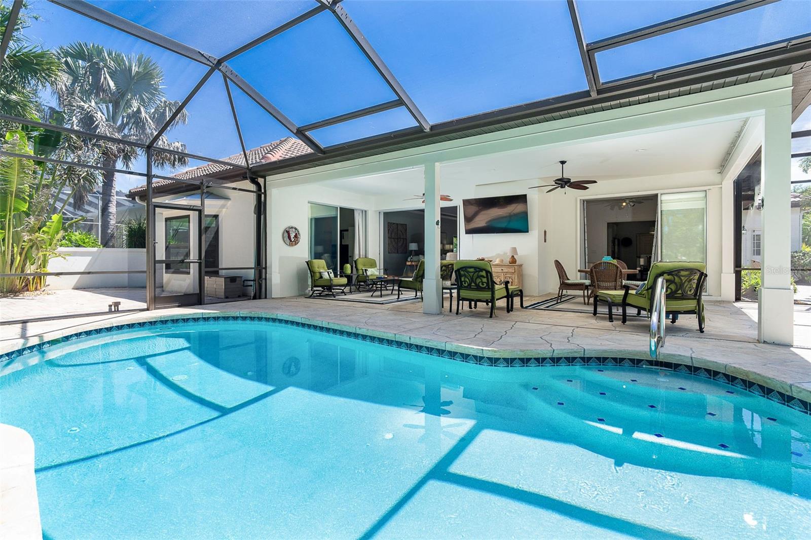 5 SAINT JOHN BOULEVARD