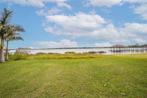 A home in WINTER HAVEN