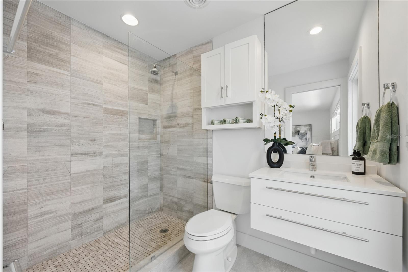 DON CE-SAR PLACE - Residential Lease