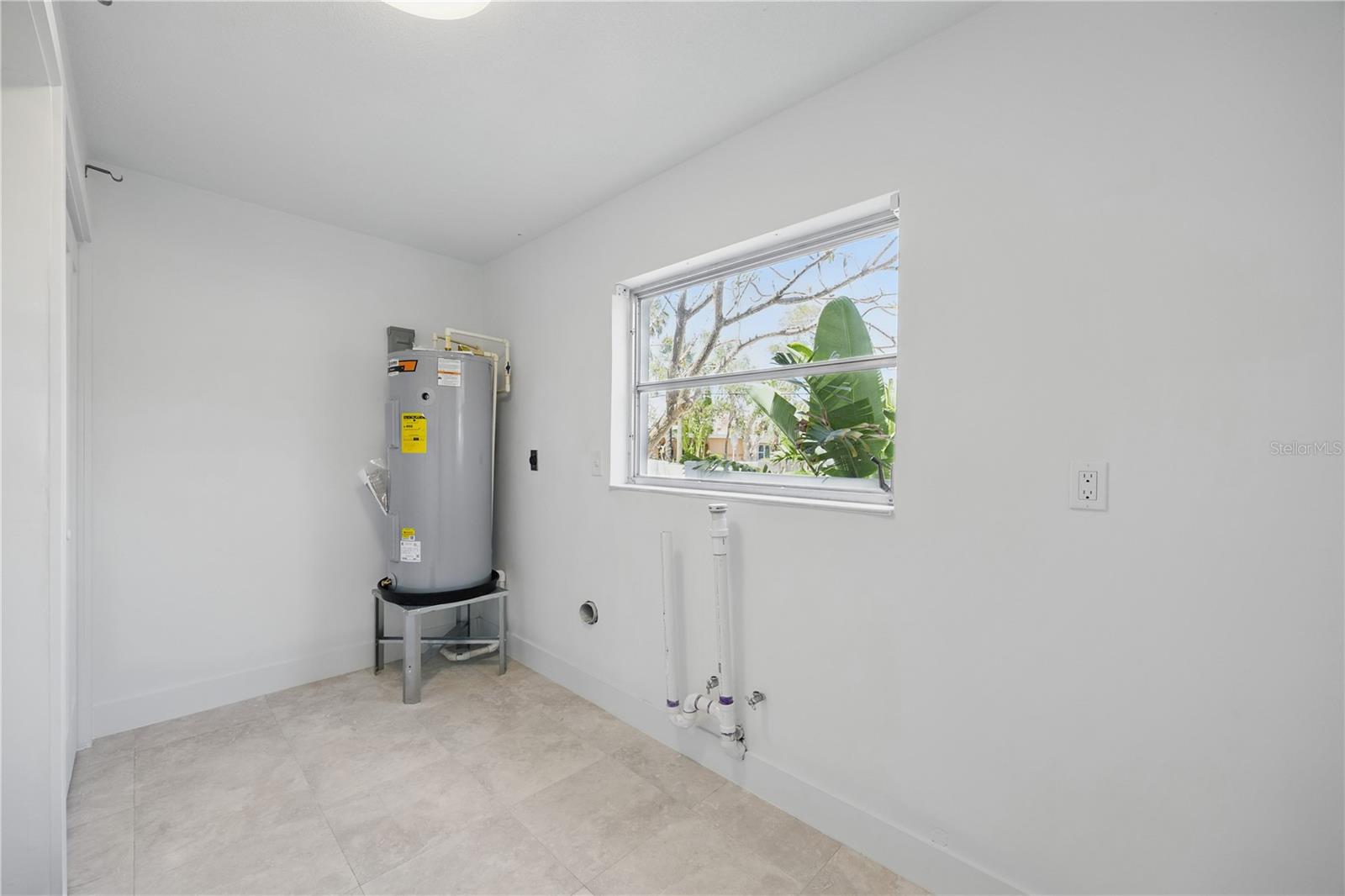 DON CE-SAR PLACE - Residential Lease