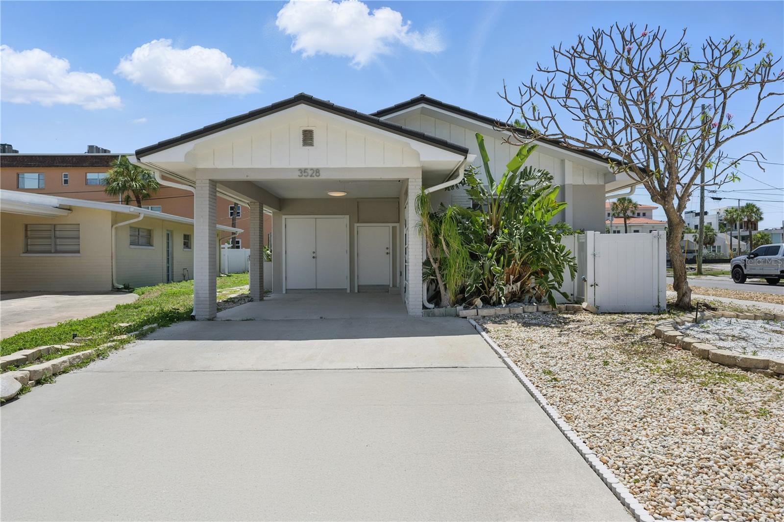 DON CE-SAR PLACE - Residential Lease