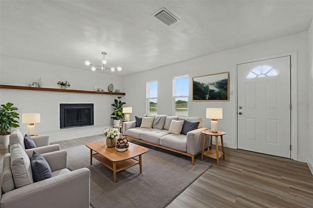 Photo of 8812 Oakwood Drive, Lake Wales, FL 33898 (MLS # O6376340)