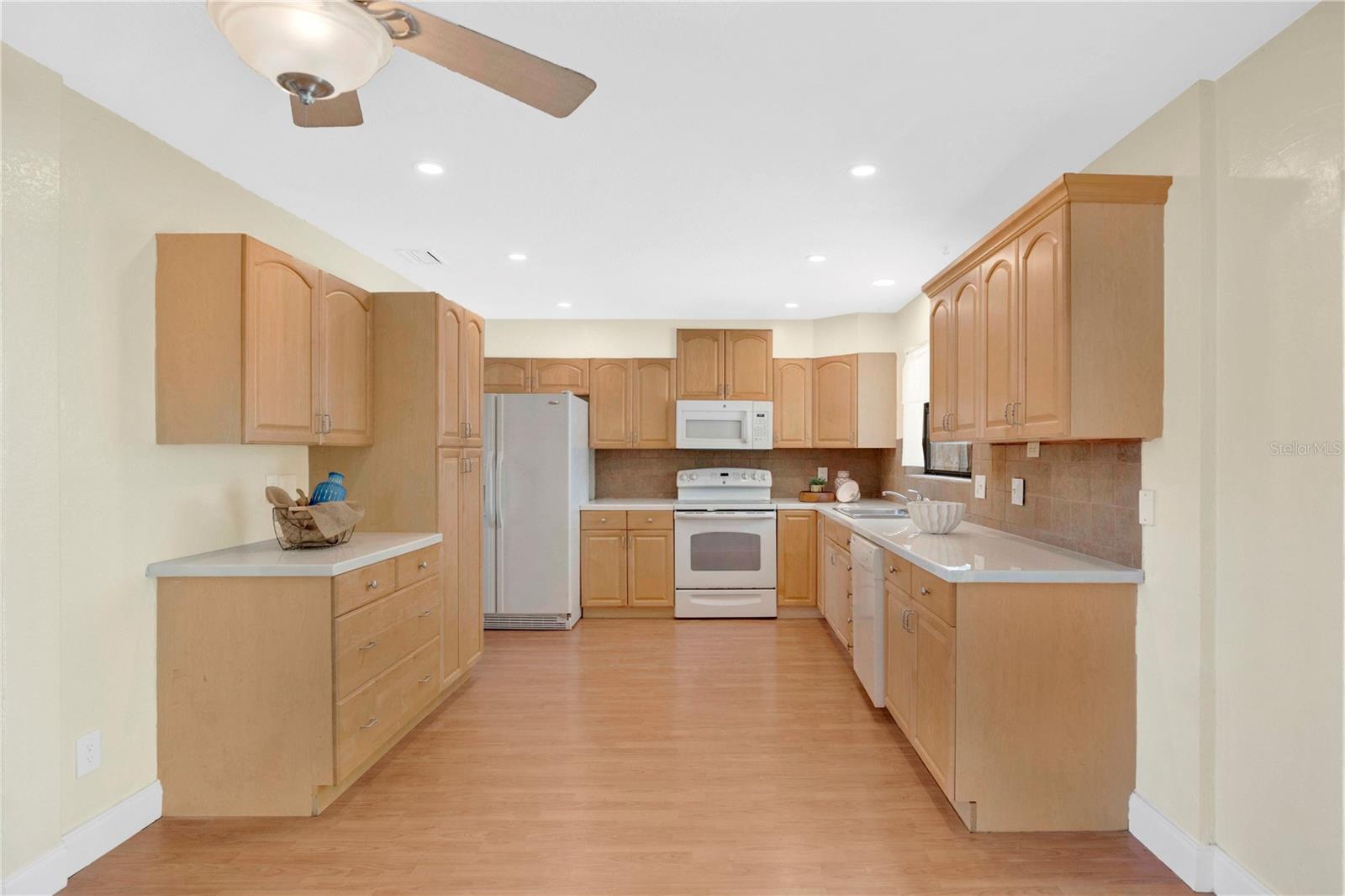 CLUBHOUSE ESTATES - Residential