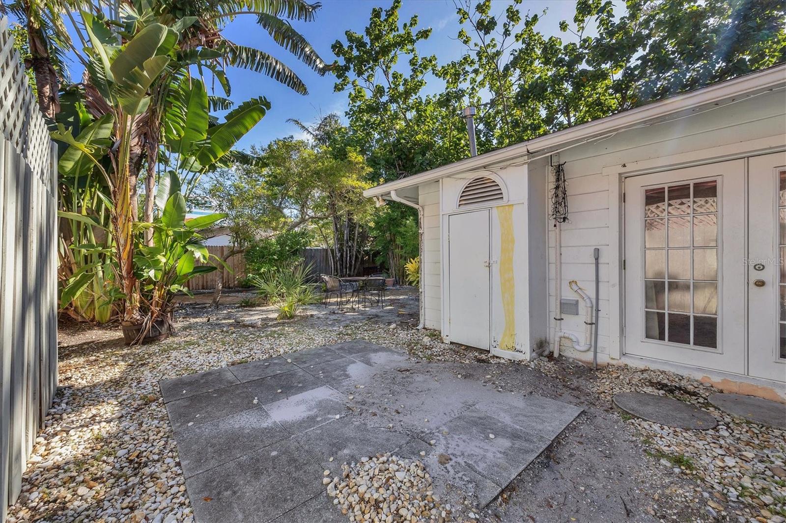 TOWLES - Residential Lease
