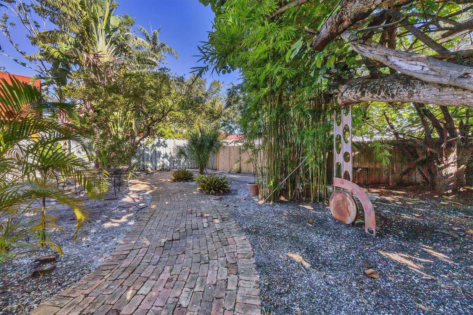 TOWLES - Residential Lease