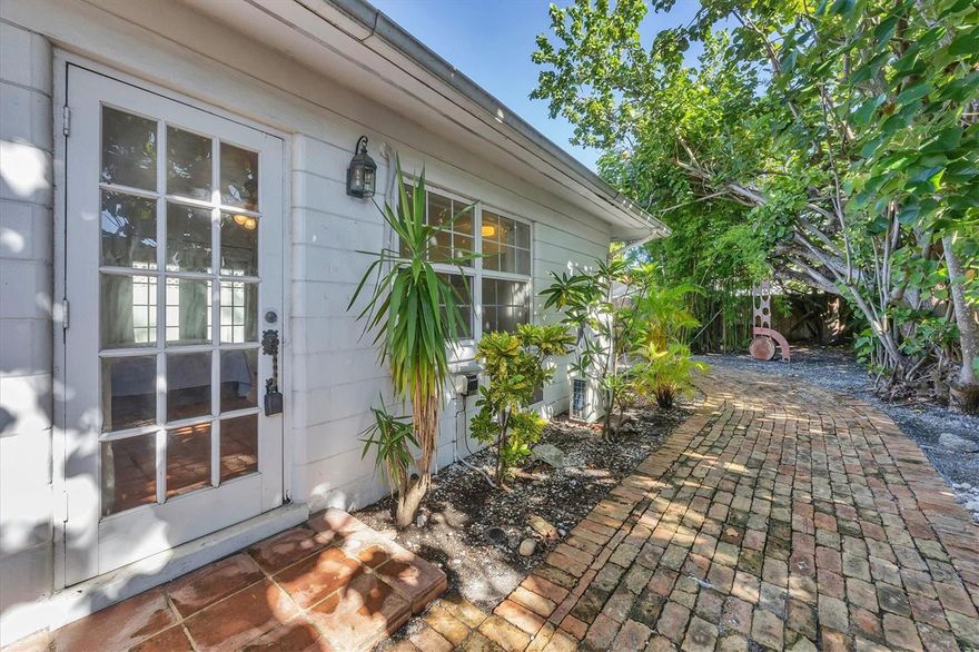Location, location! Charming furnished studio in the artist's enclave of Towles Court. This property is zoned for commercial and residential. Walkable to everything downtown Sarasota has to offer, from the award-winning independent restaurants, fabulous shops and Selby Gardens, just to name a few. Comfortably furnished with its own washer/dryer combo. You will share the shady and partially fenced backyard with the tenant in front, and this home is pet friendly with owner approval.
