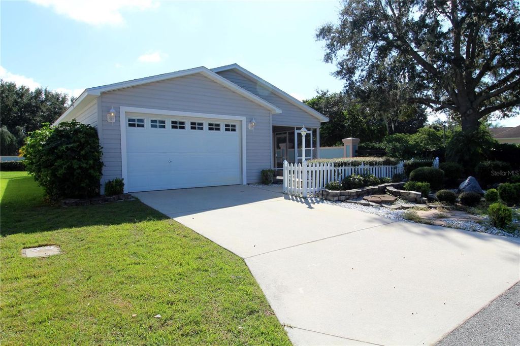 Photo of 985 York Terrace, The Villages, FL 32162 (MLS # O6350032)
