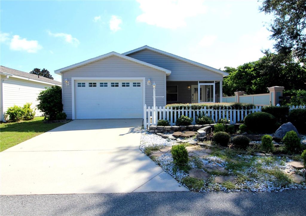 Photo of 985 York Terrace, The Villages, FL 32162 (MLS # O6350032)