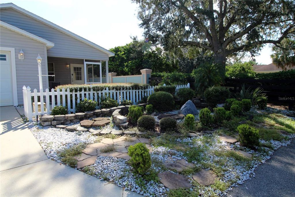 Photo of 985 York Terrace, The Villages, FL 32162 (MLS # O6350032)