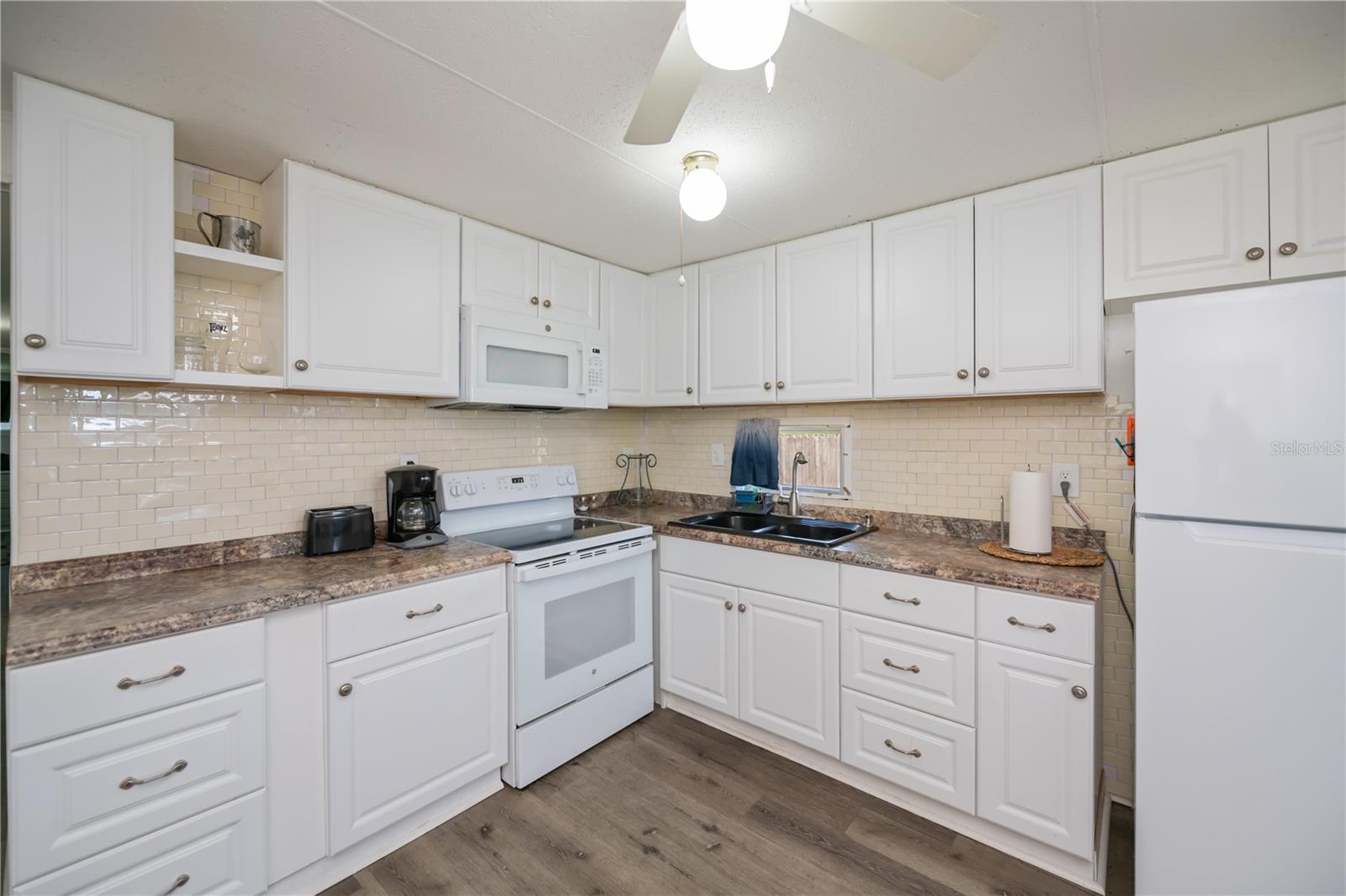 HOLIDAY MOB ESTATES 1ST ADD - Residential