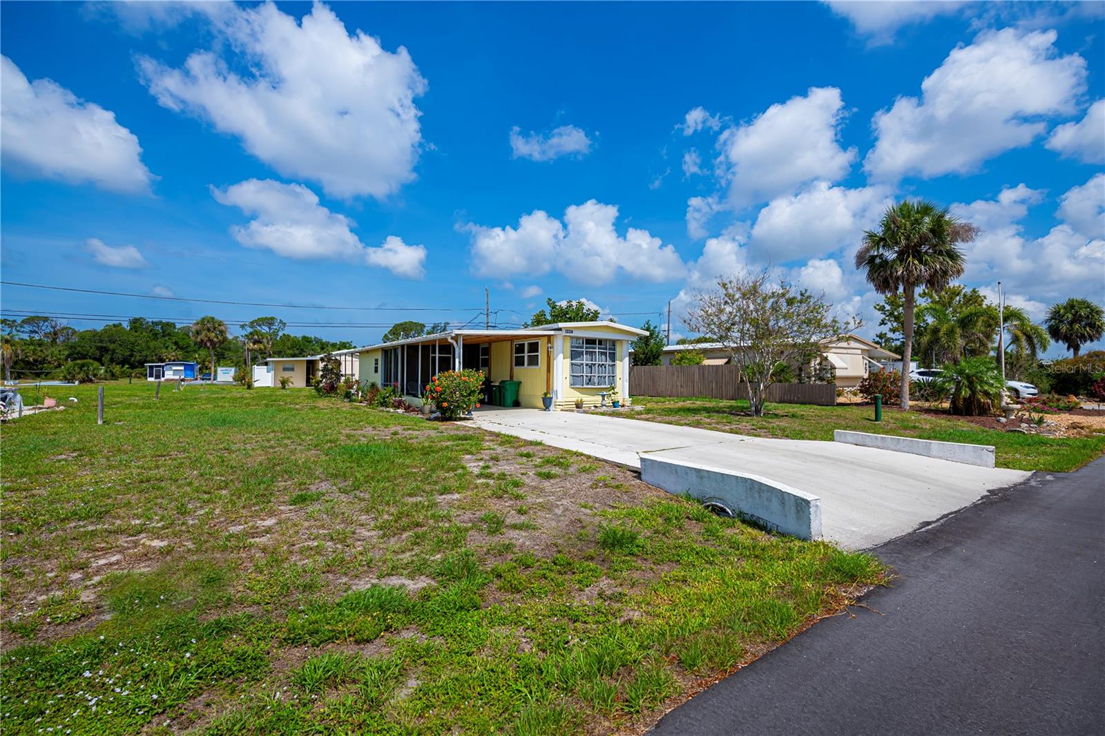 HOLIDAY MOB ESTATES 1ST ADD - Residential