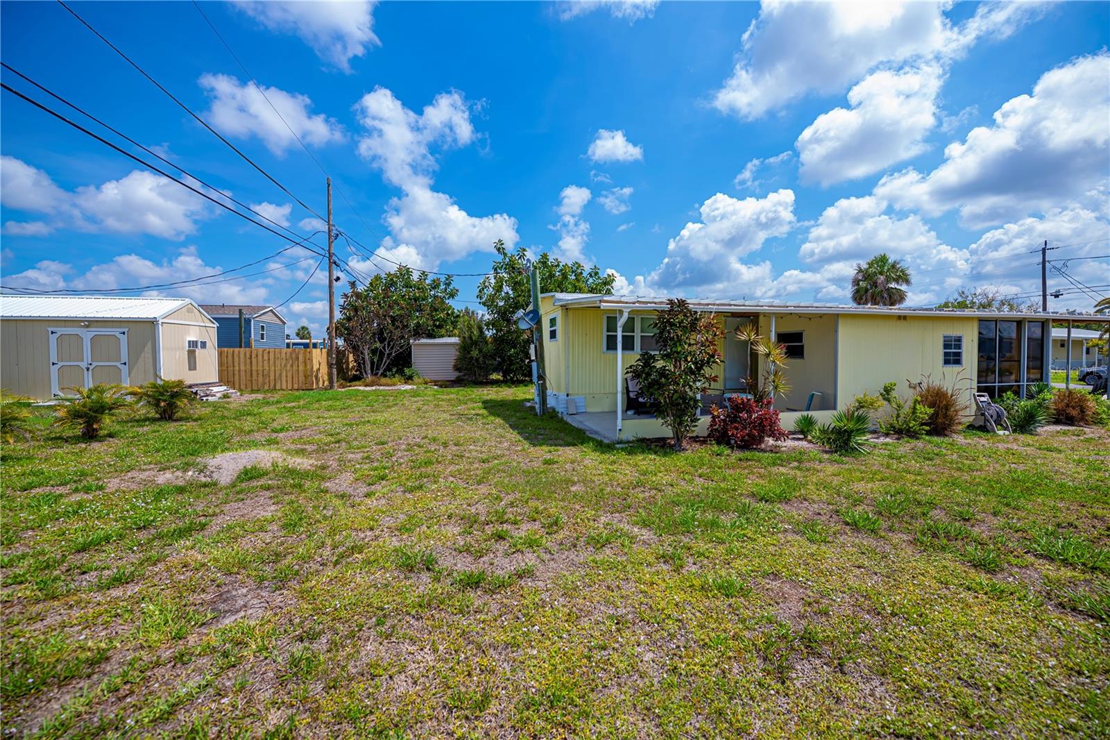 HOLIDAY MOB ESTATES 1ST ADD - Residential