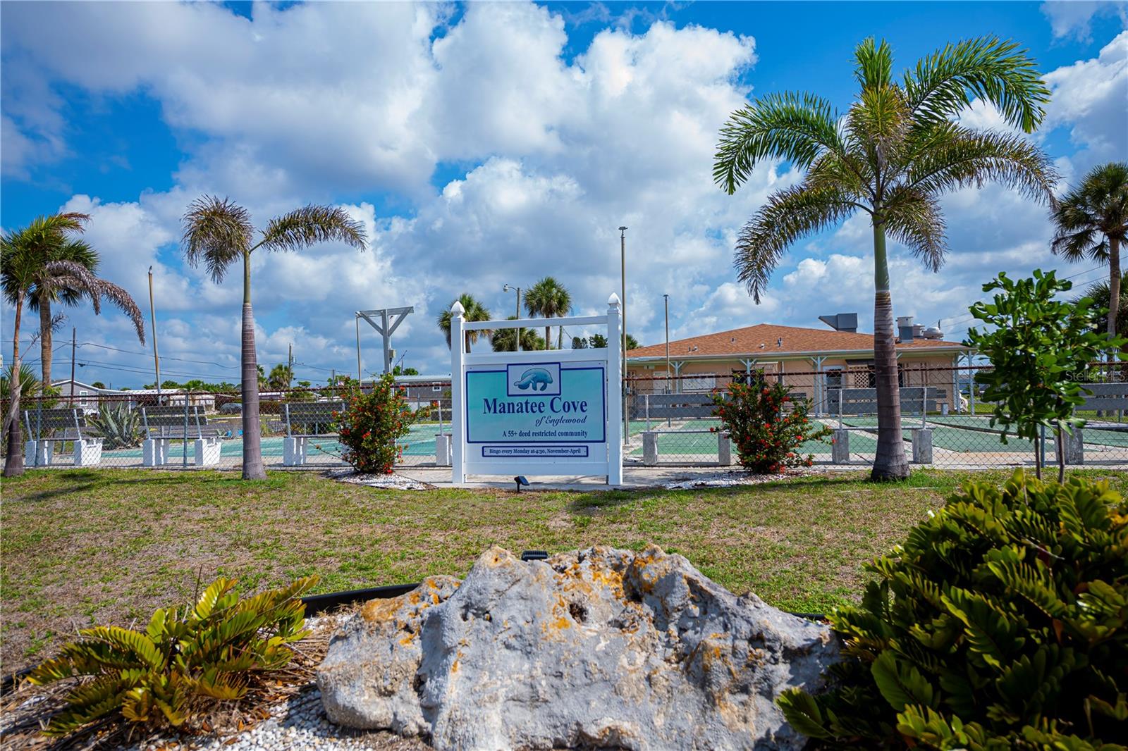 HOLIDAY MOB ESTATES 1ST ADD - Residential