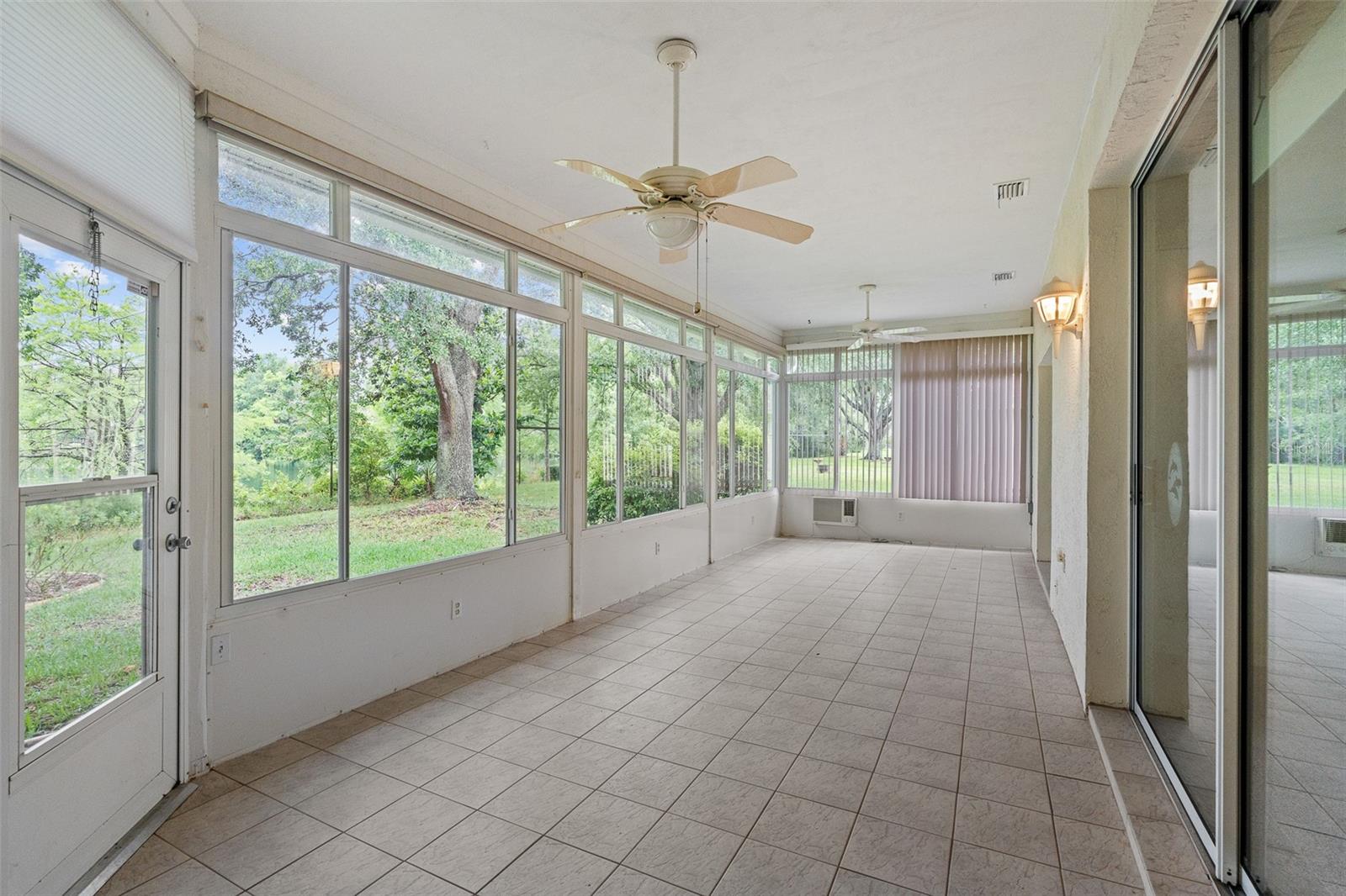 HAMPTONS - Residential