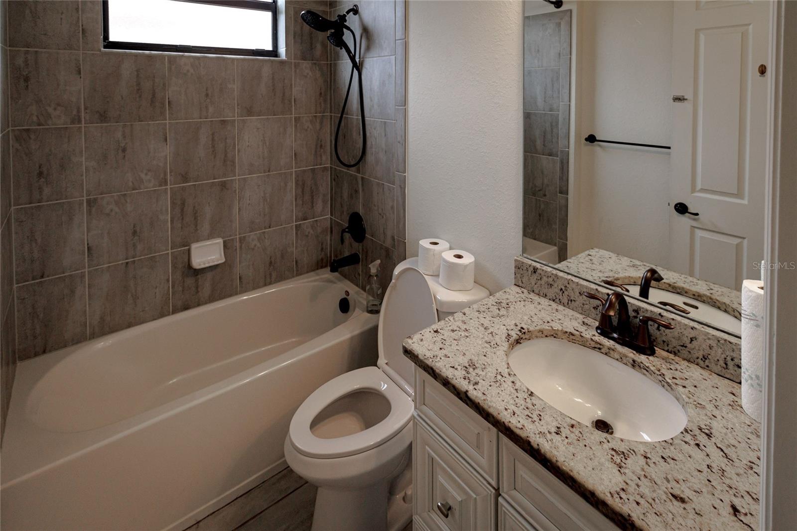 GRAN PARADISO PH 1 - Residential Lease