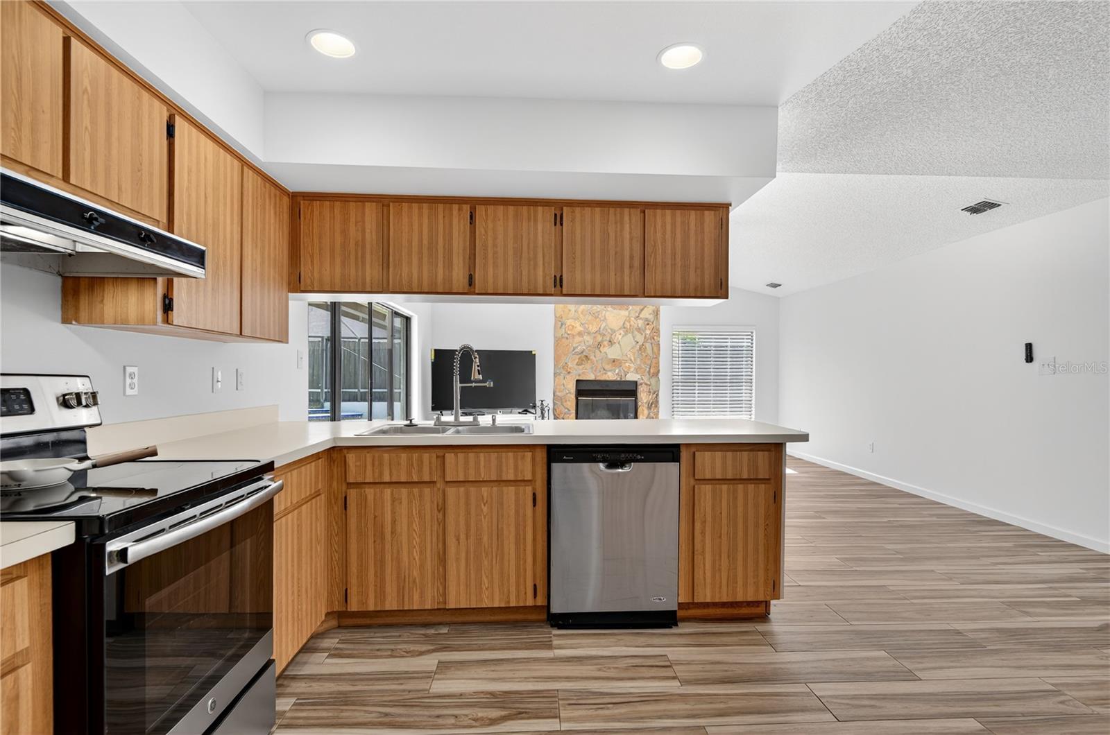 BLOOMINGDALE SEC M UNIT - Residential