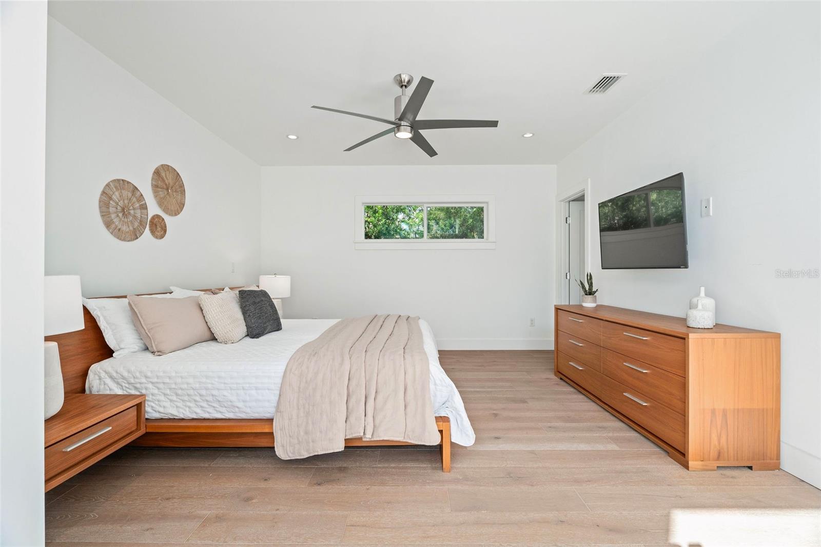 BEVERLY SHORES - Residential