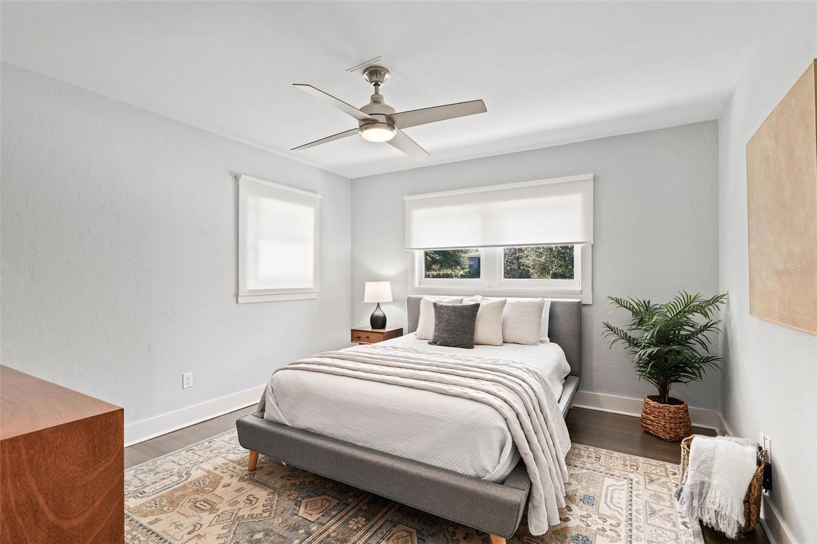 BEVERLY SHORES - Residential