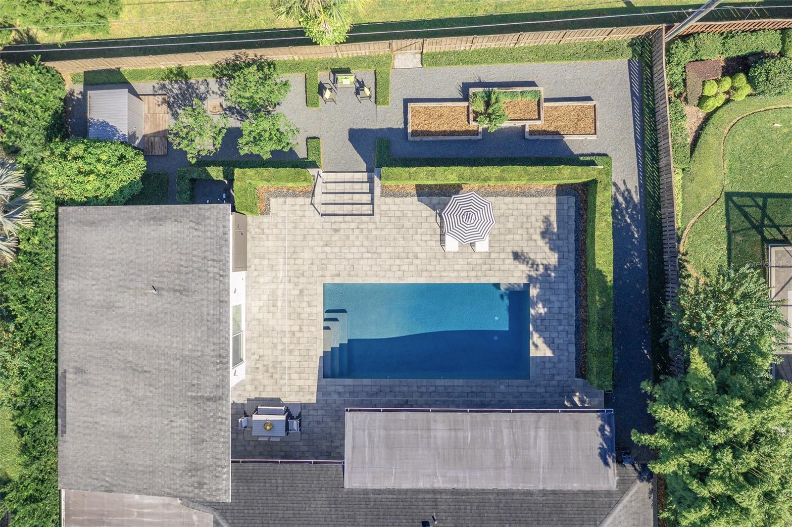 BEVERLY SHORES - Residential