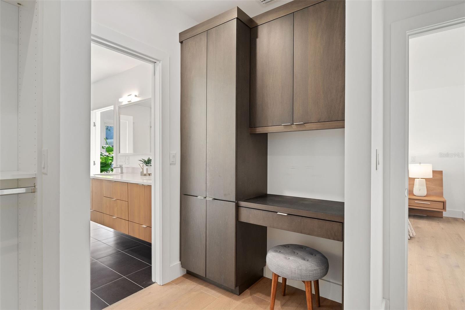 BEVERLY SHORES - Residential