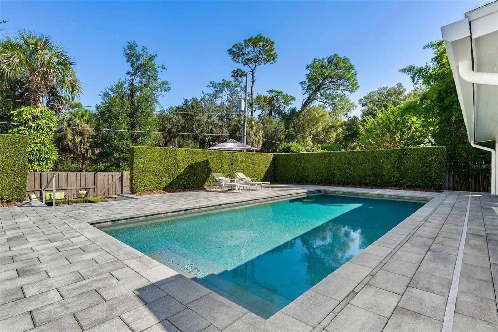 BEVERLY SHORES - Residential