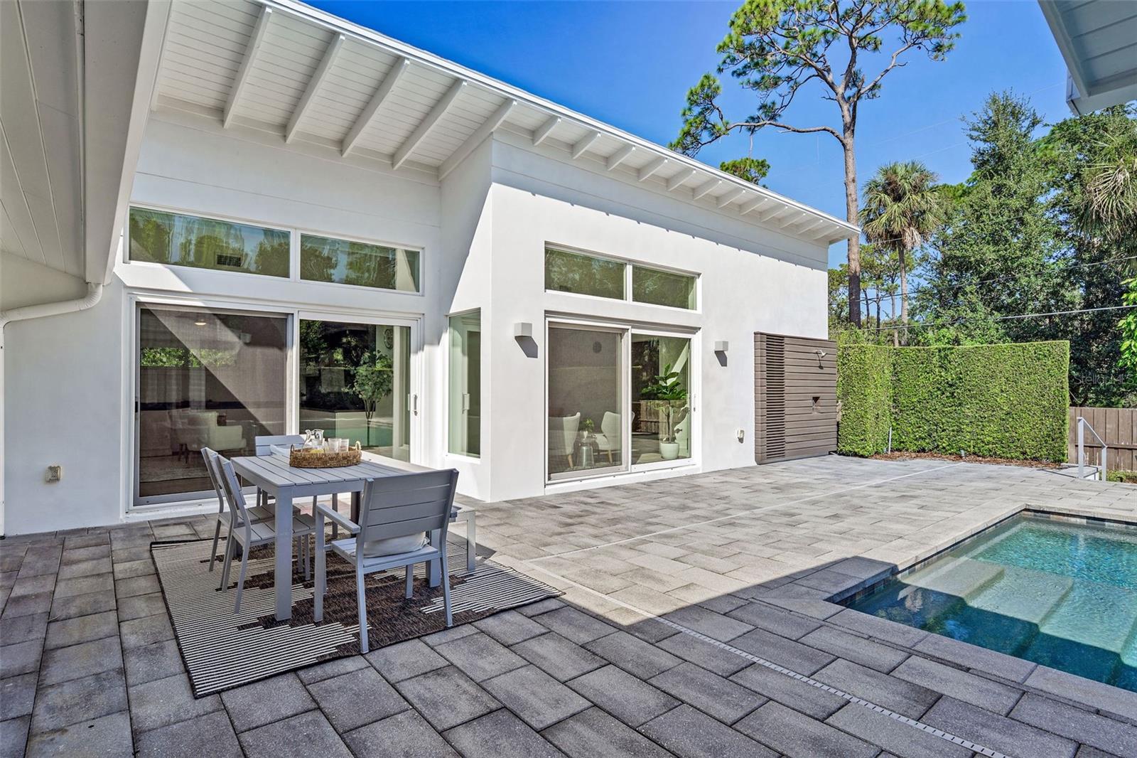 BEVERLY SHORES - Residential