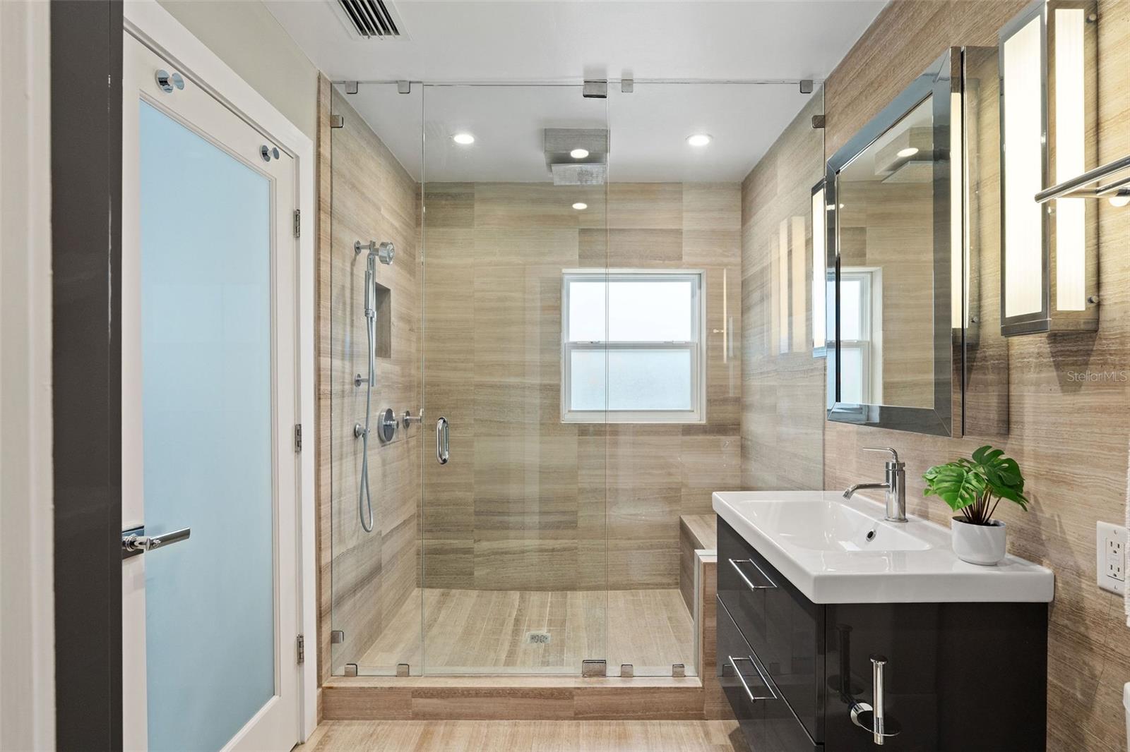 BEVERLY SHORES - Residential