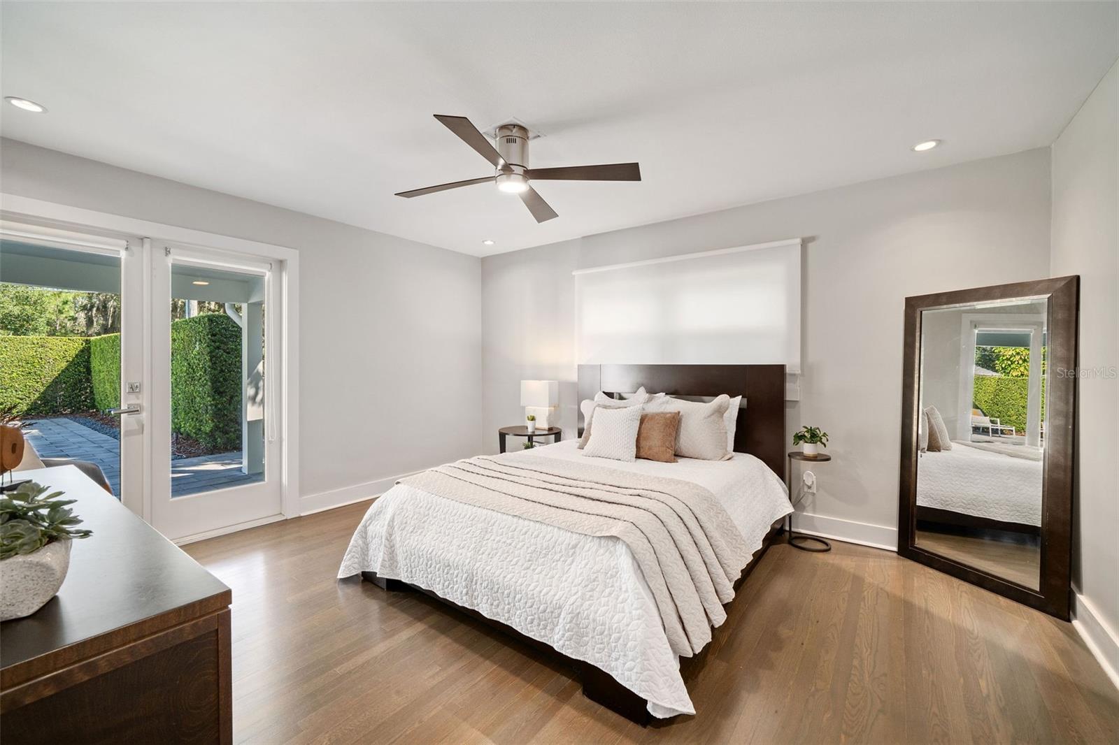 BEVERLY SHORES - Residential