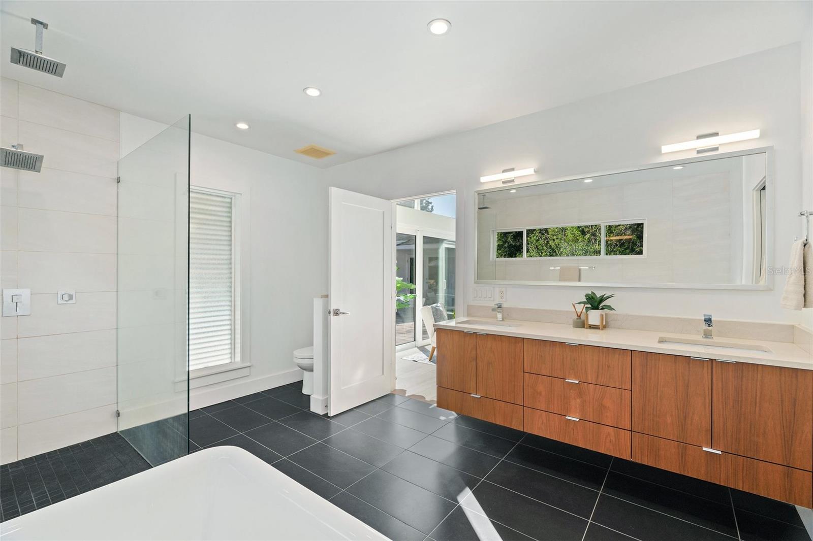 BEVERLY SHORES - Residential