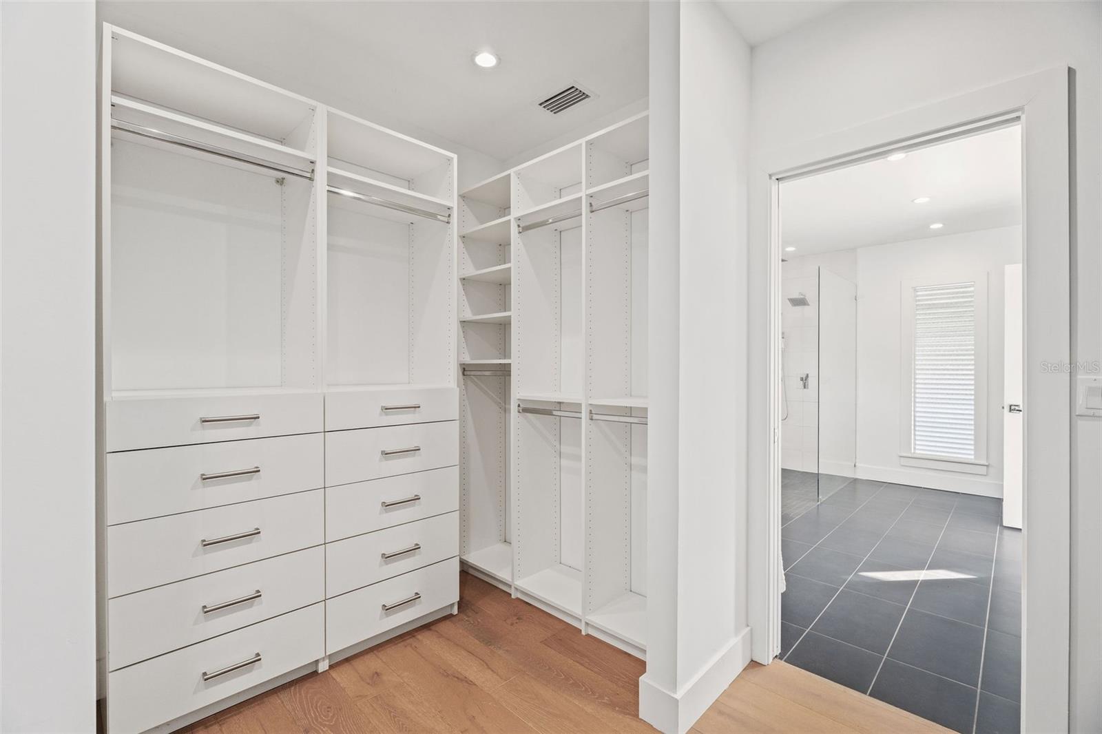 BEVERLY SHORES - Residential