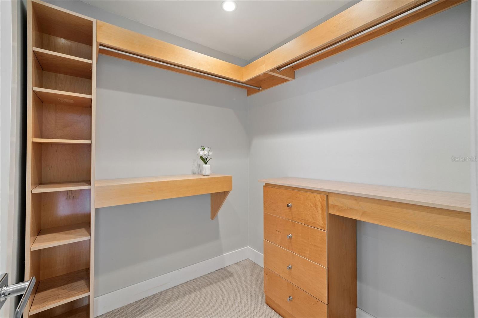 BEVERLY SHORES - Residential