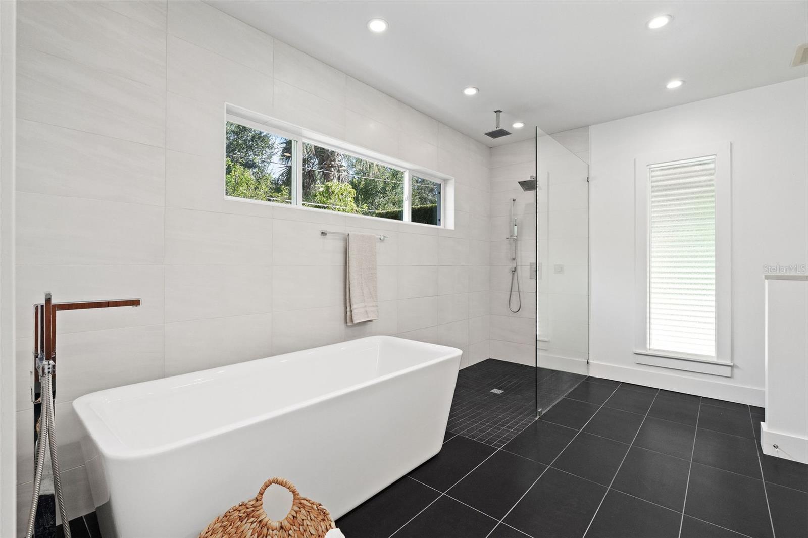 BEVERLY SHORES - Residential