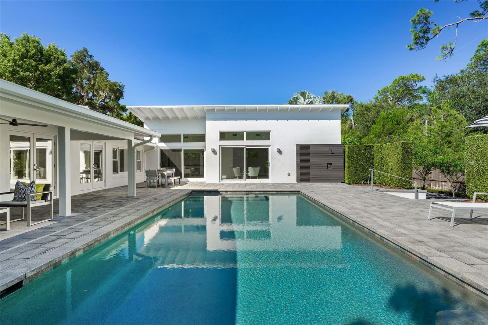 BEVERLY SHORES - Residential