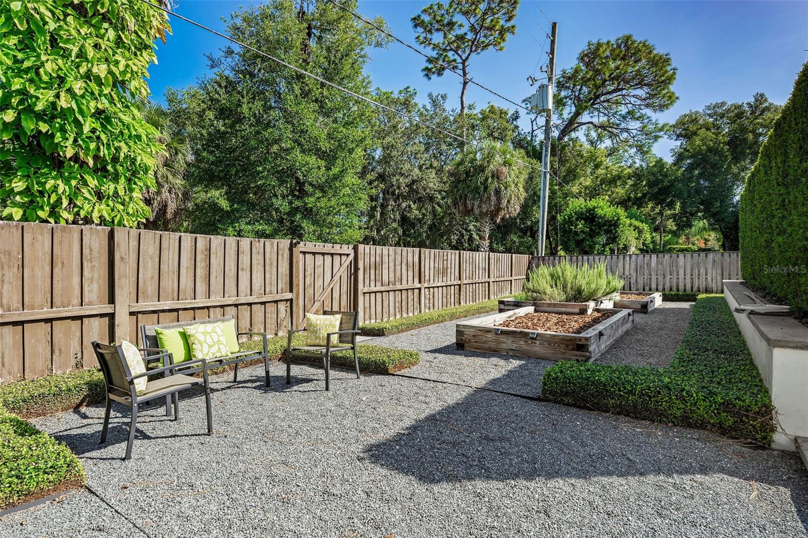 BEVERLY SHORES - Residential