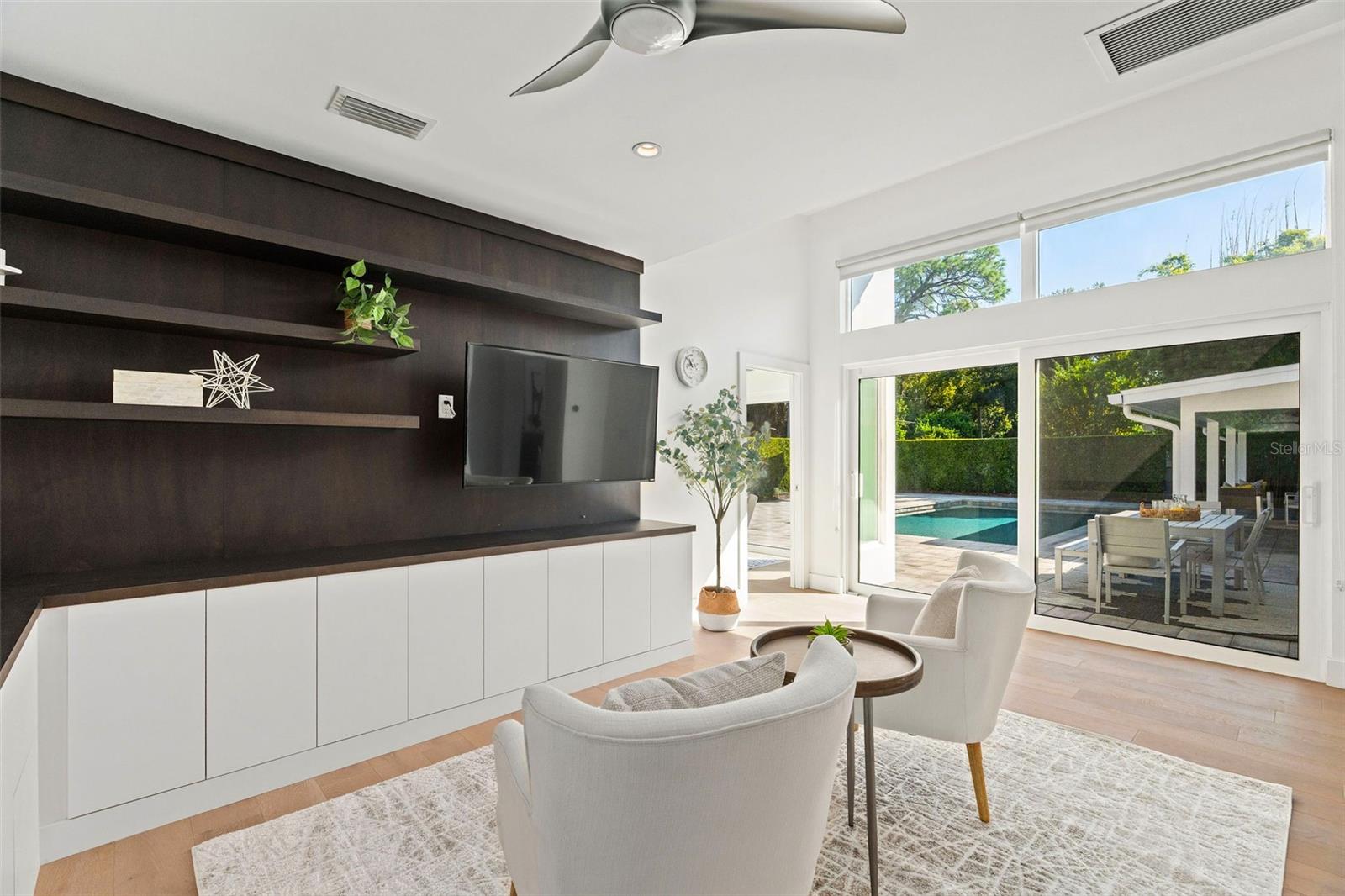 BEVERLY SHORES - Residential