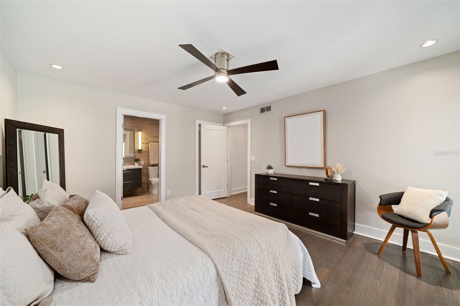 BEVERLY SHORES - Residential