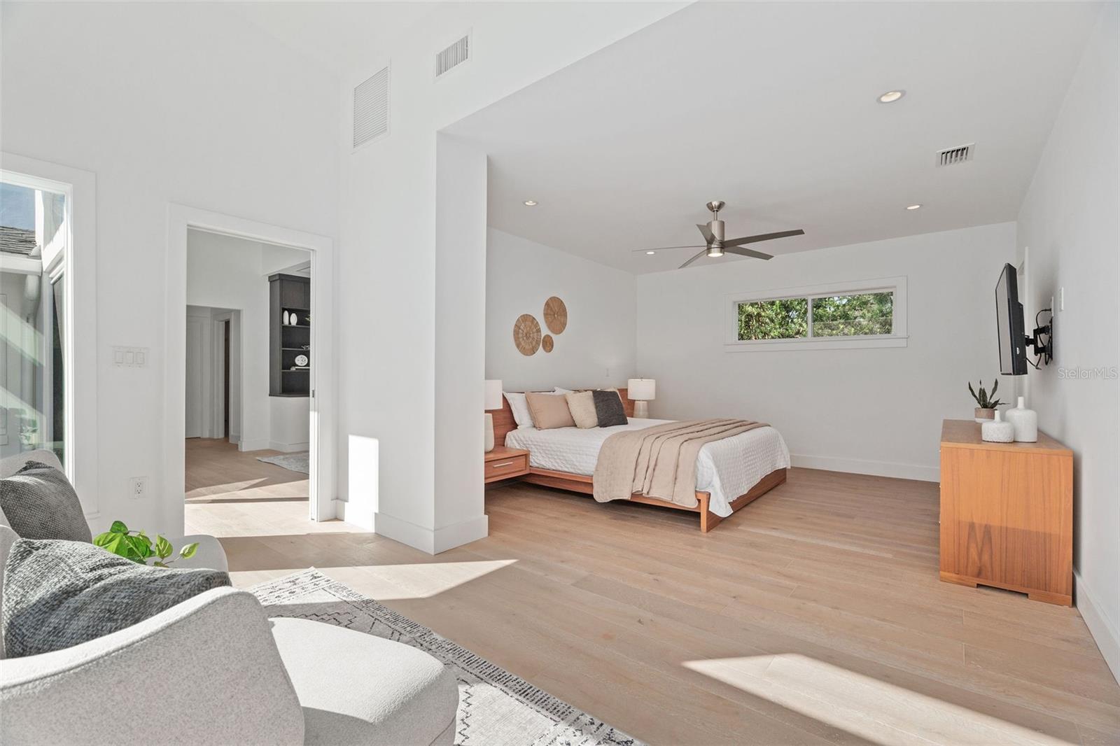 BEVERLY SHORES - Residential