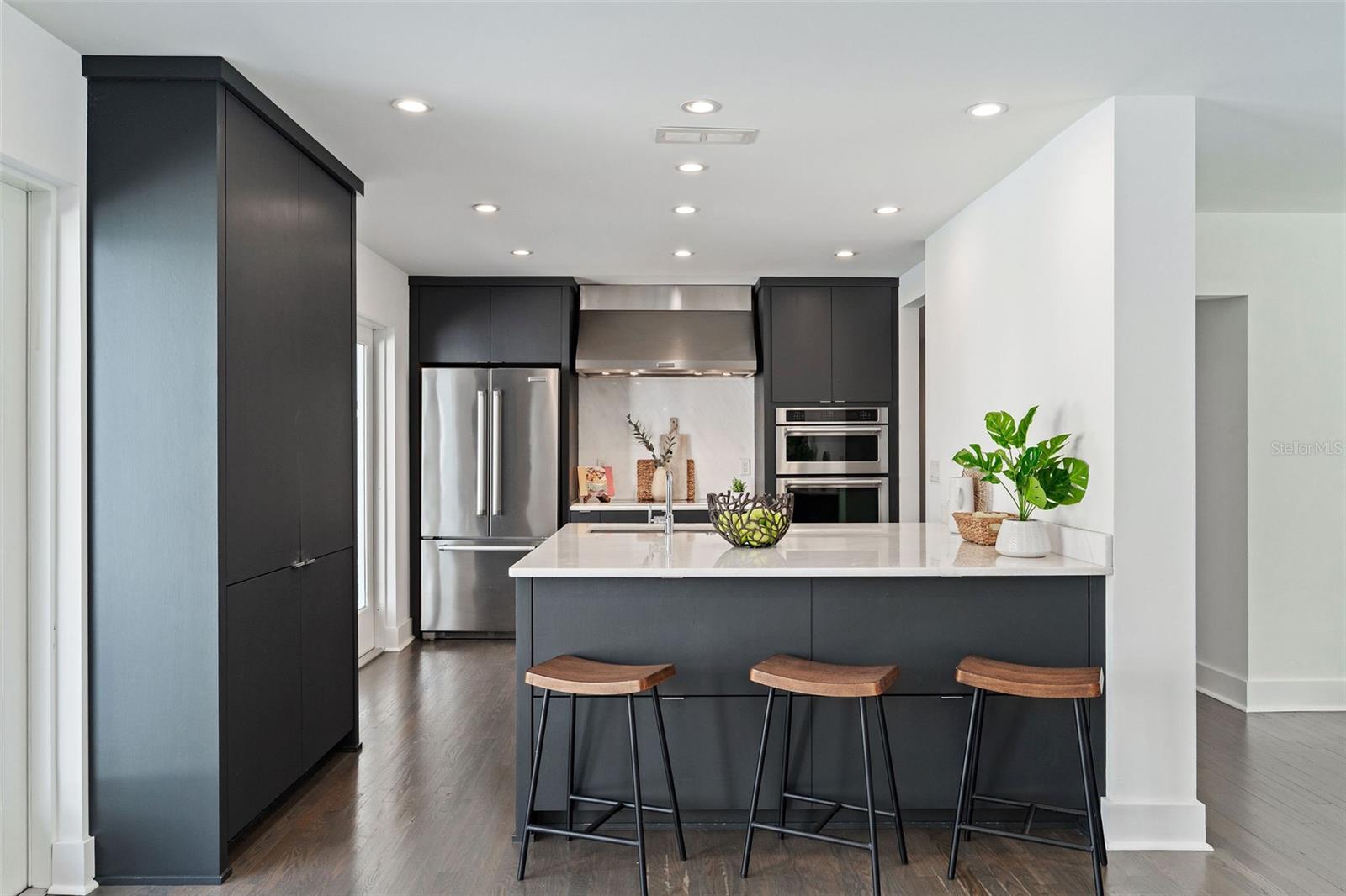 BEVERLY SHORES - Residential